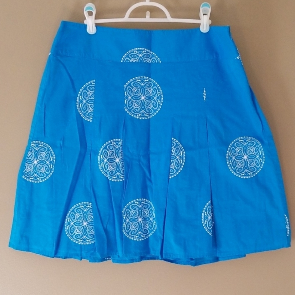 🎉 5/$15 | ANN TAYLOR | Blue Skirt w/ White Embroidery